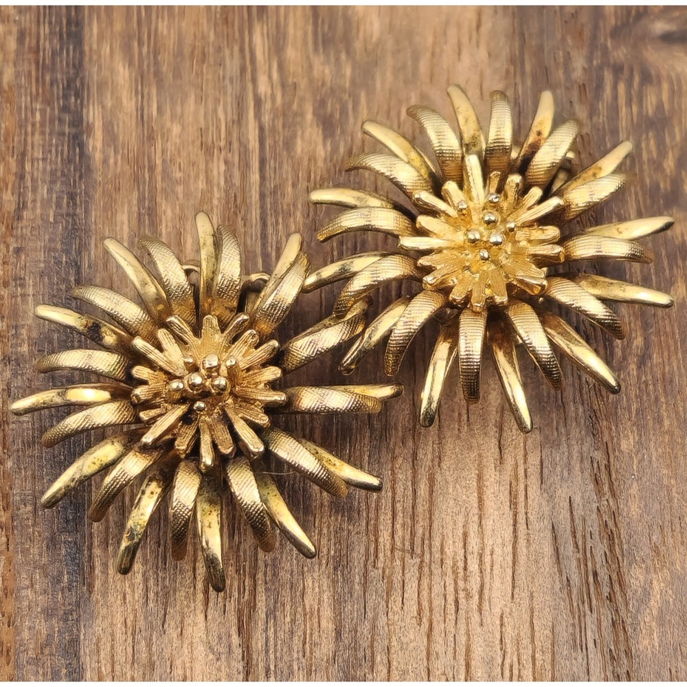 Vintage Coro Gold‎ Tone Sunburst Flower Clip-On Earrings Textured Tiered